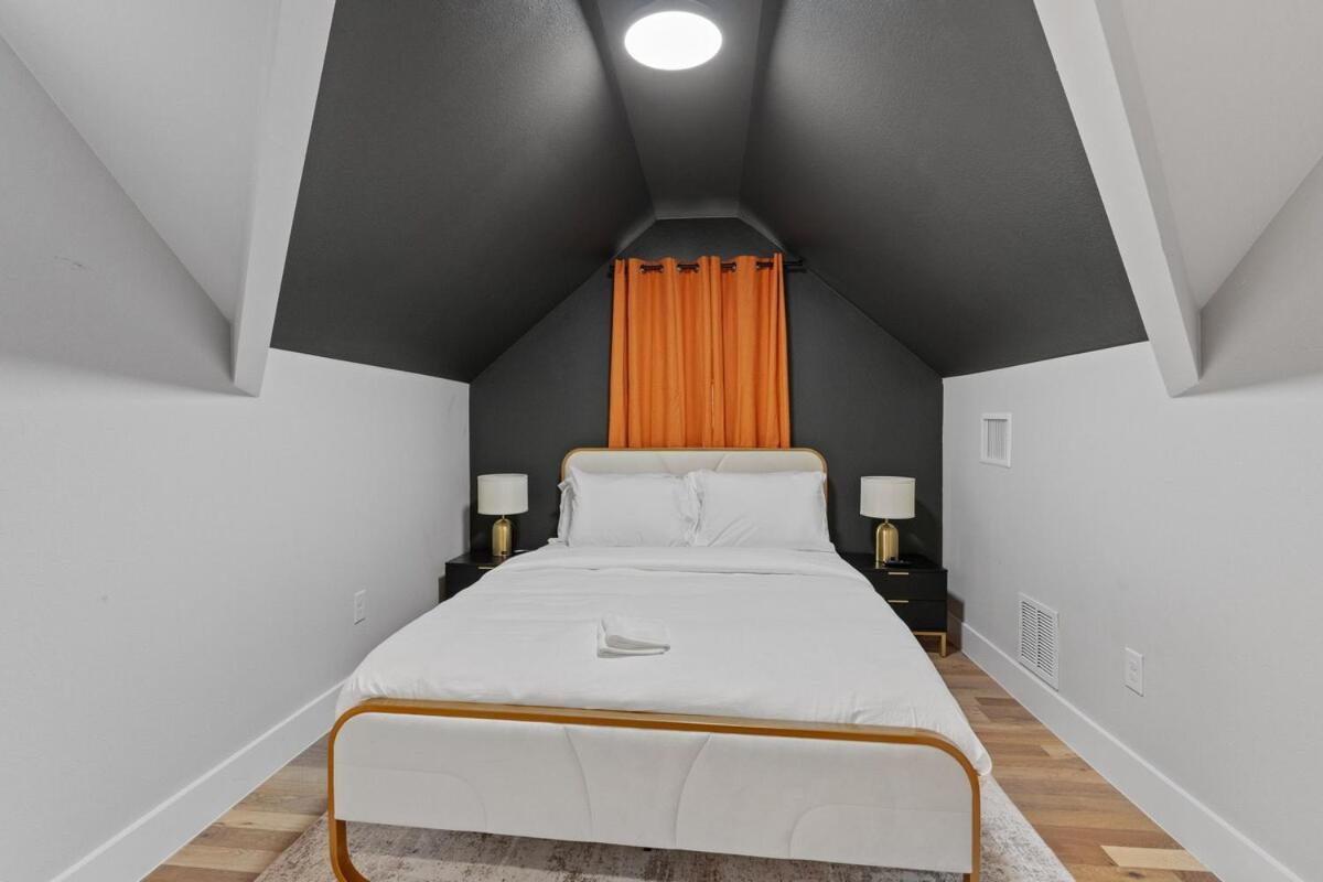 Stunning Area - 4br Gem - 5 Mins To Dt - Sleeps 10