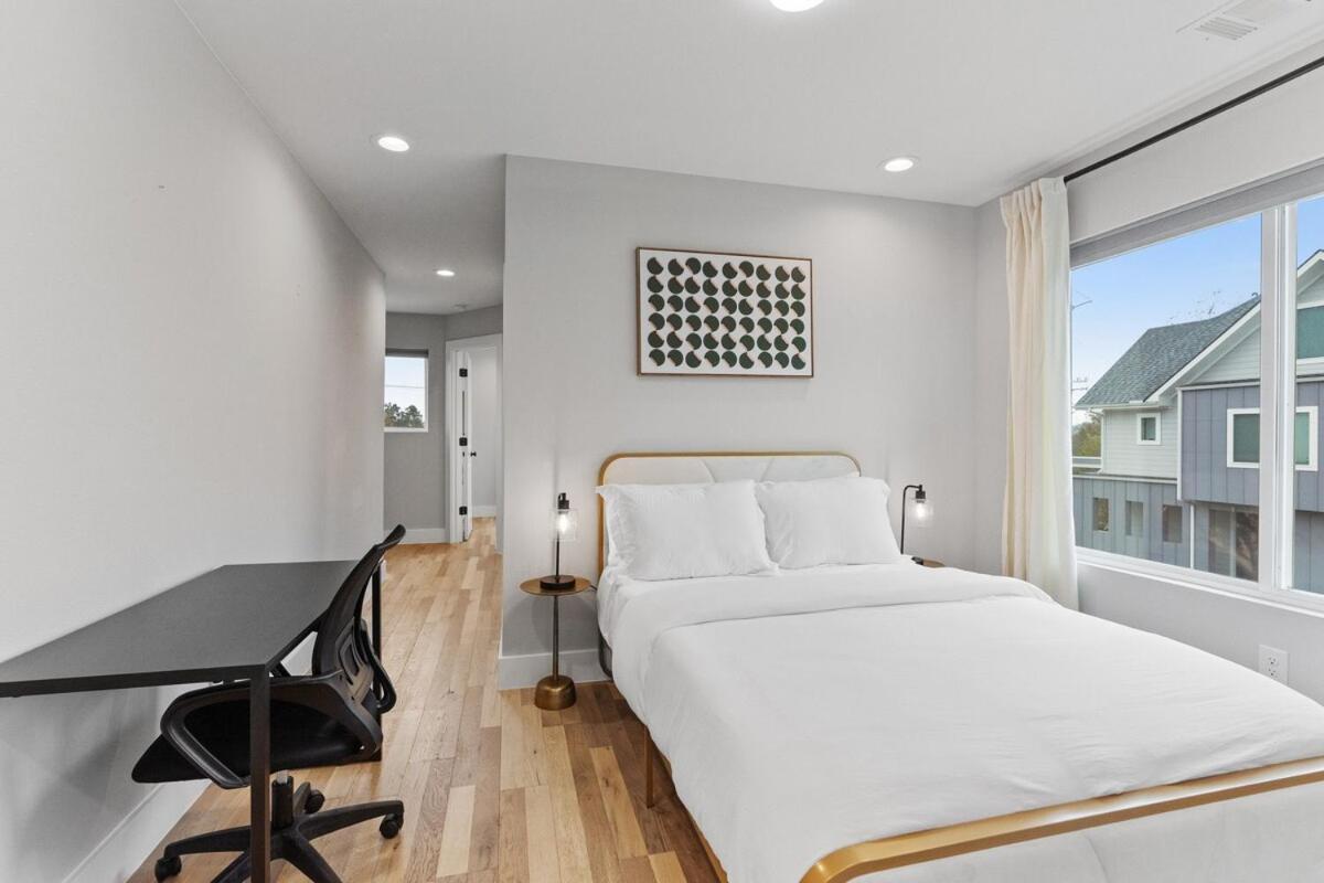 Stunning Area - 4br Gem - 5 Mins To Dt - Sleeps 10 *