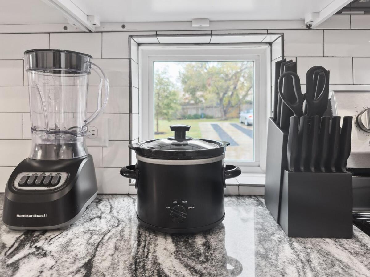 Stunning Area - 4br Gem - 5 Mins To Dt - Sleeps 10 * Austin