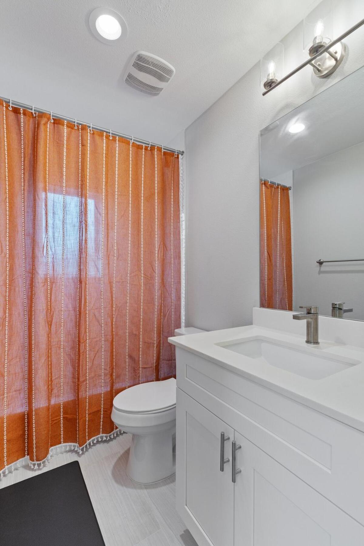 Stunning Area - 4br Gem - 5 Mins To Dt - Sleeps 10 Holiday home Austin