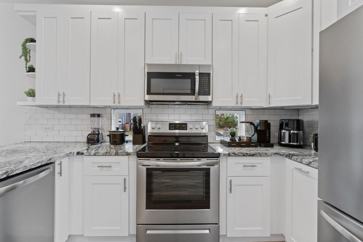 Stunning Area - 4br Gem - 5 Mins To Dt - Sleeps 10 *