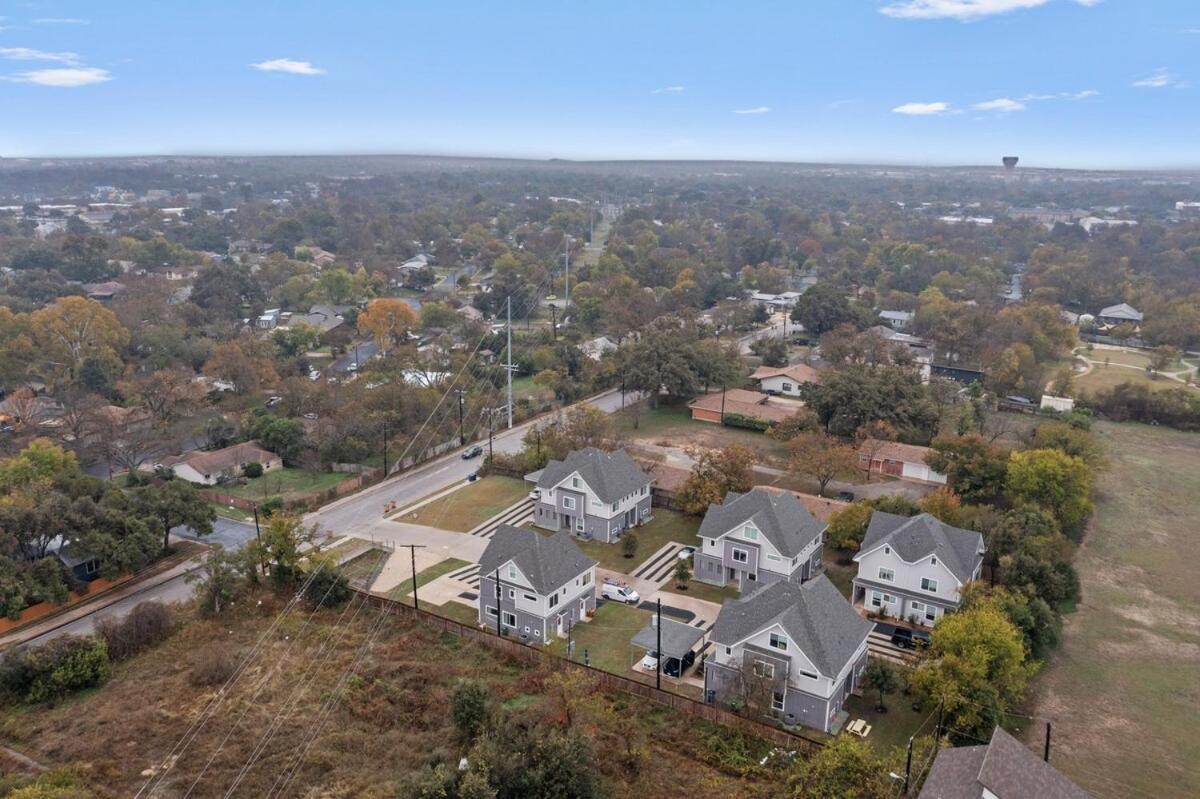 Stunning Area - 4br Gem - 5 Mins To Dt - Sleeps 10 * Austin