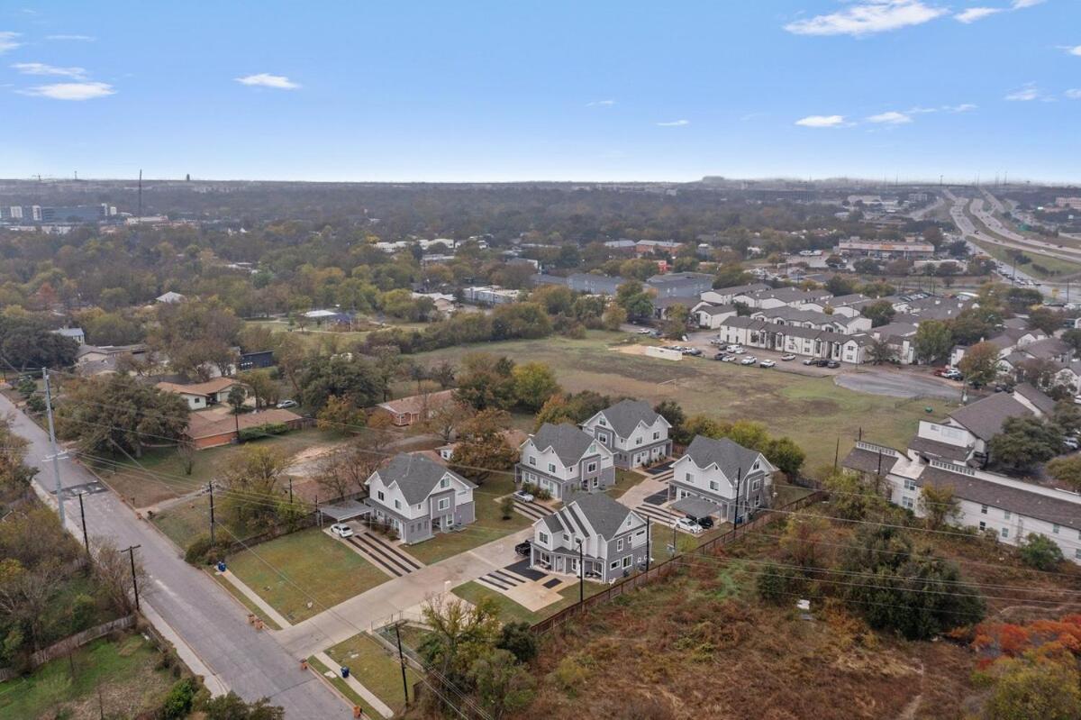 Stunning Area - 4br Gem - 5 Mins To Dt - Sleeps 10 Holiday home Austin