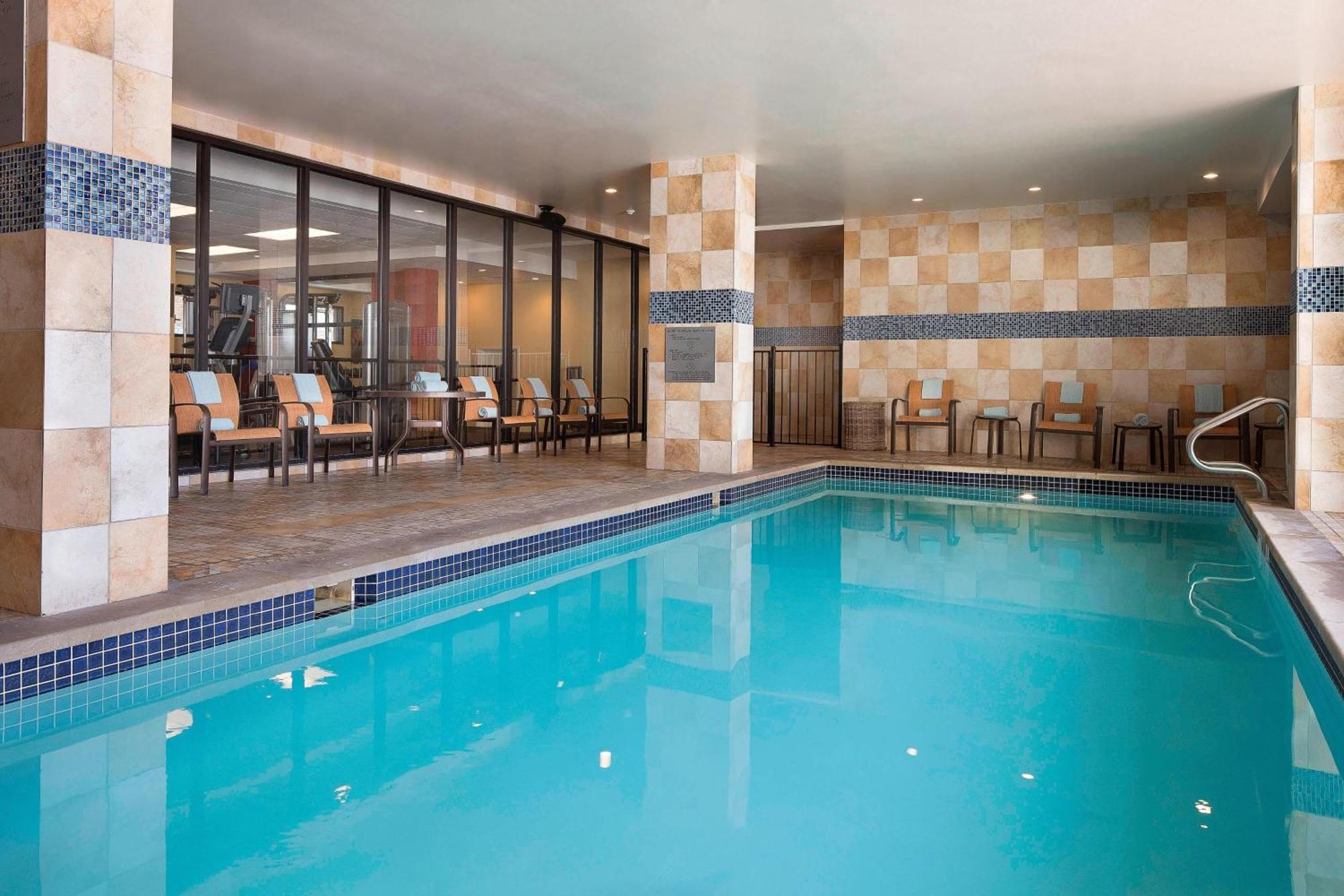 Hotel Downtown / Convention Center