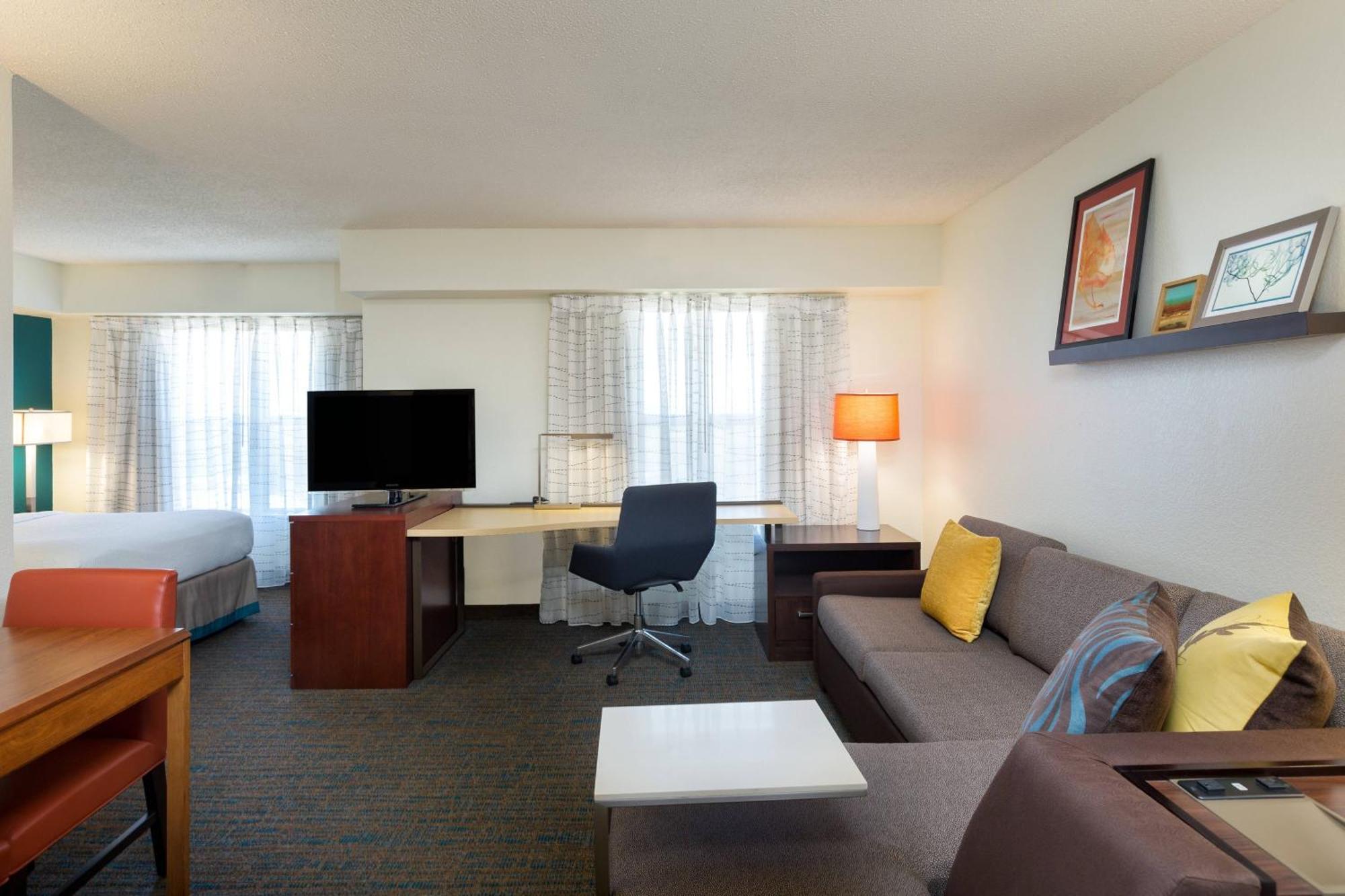 Hotel By Marriott Parmer/tech Ridge 3*