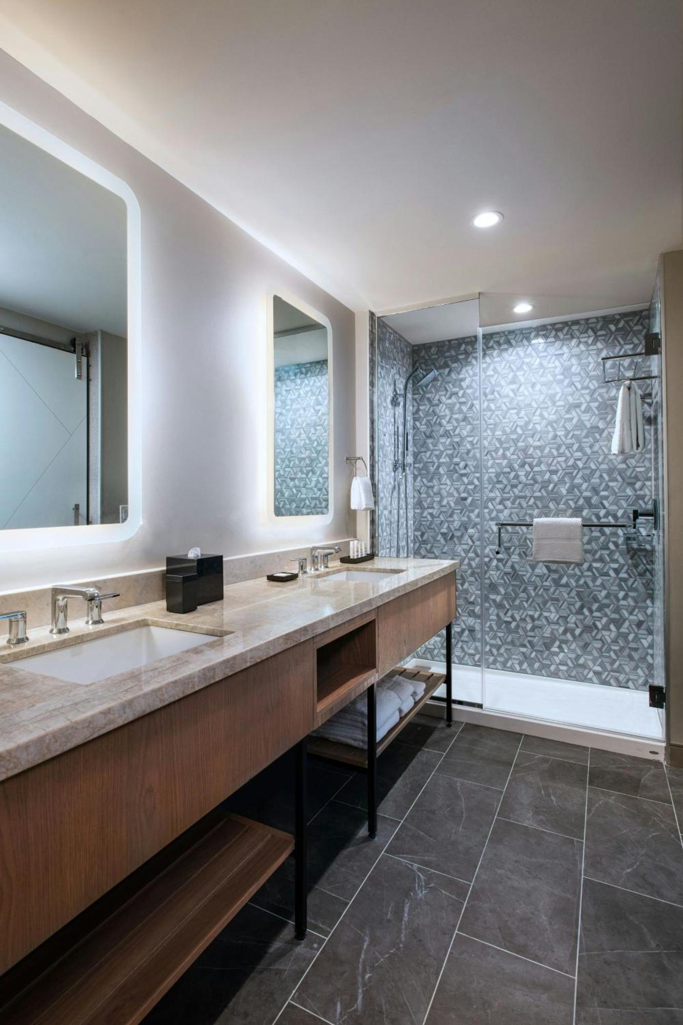 Marriott Downtown Hotel 4*