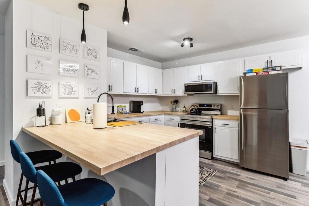 Artist Retreat By Soco - Sleeps 6 - Free Parking Apartment *