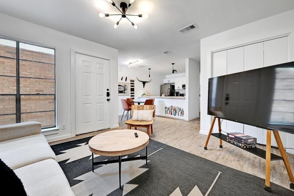 Artist Retreat By Soco - Sleeps 4 - Free Parking Apartment Austin