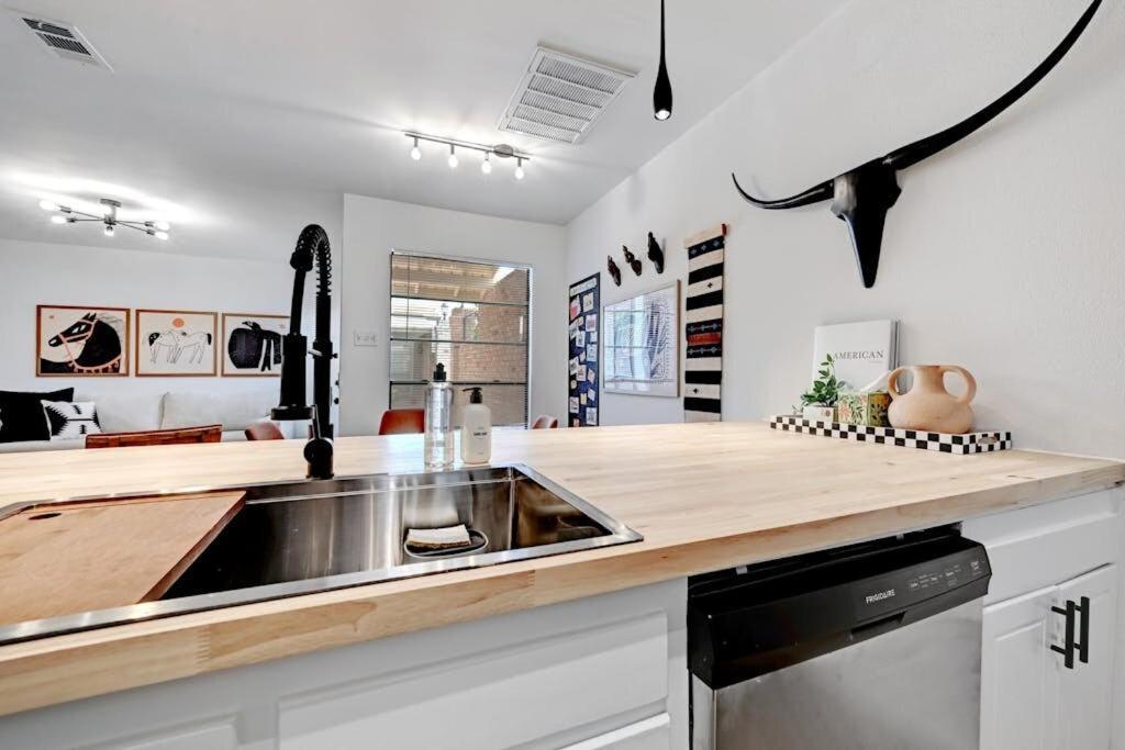 Apartment Artist Retreat By Soco - Sleeps 4 - Free Parking Austin