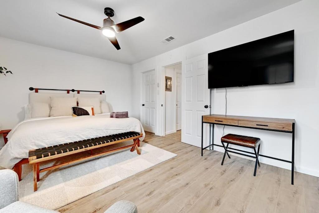 Artist Retreat By Soco - Sleeps 4 - Free Parking Apartment *
