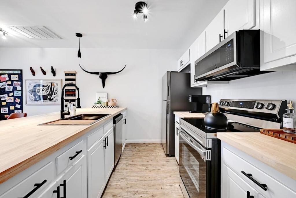 Artist Retreat By Soco - Sleeps 4 - Free Parking Apartment *