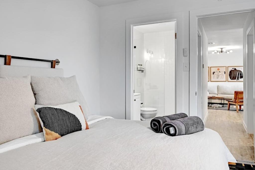 Artist Retreat By Soco - Sleeps 4 - Free Parking Apartment