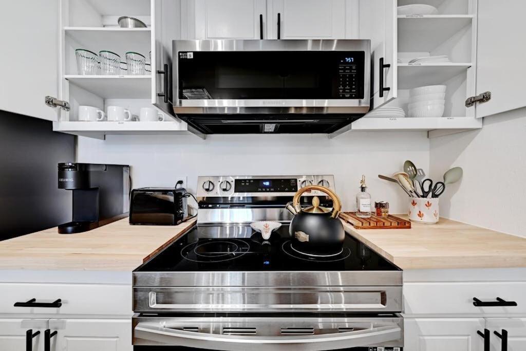 Apartment Artist Retreat By Soco - Sleeps 4 - Free Parking