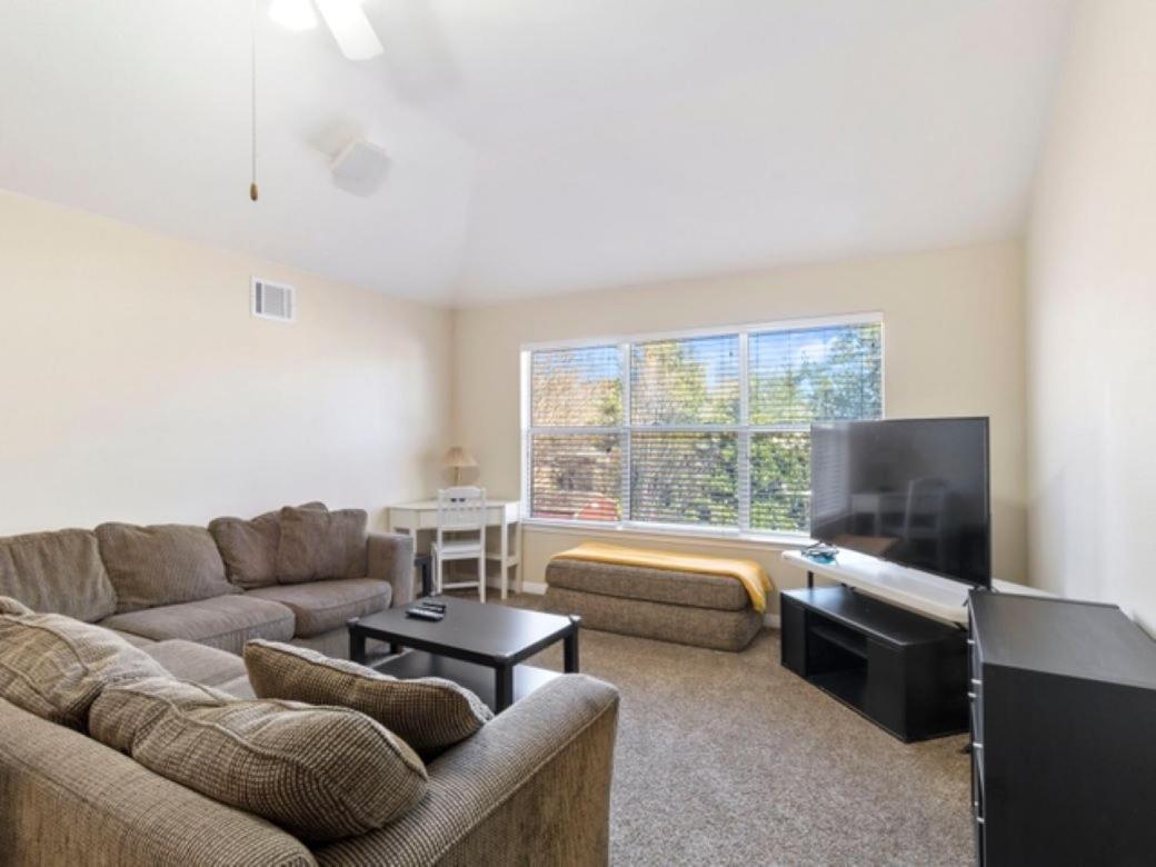 Cozy Sunterro Serenity In North Pet Friendly Apartment