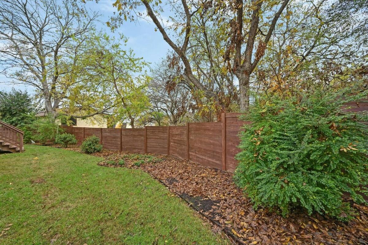 Stylish Downtown Gem - Sleeps 8 - Fire Pit - Ensuite Baths Austin