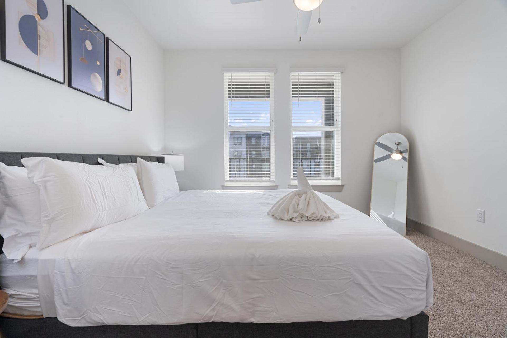 Luxury Near Airport Apartment *