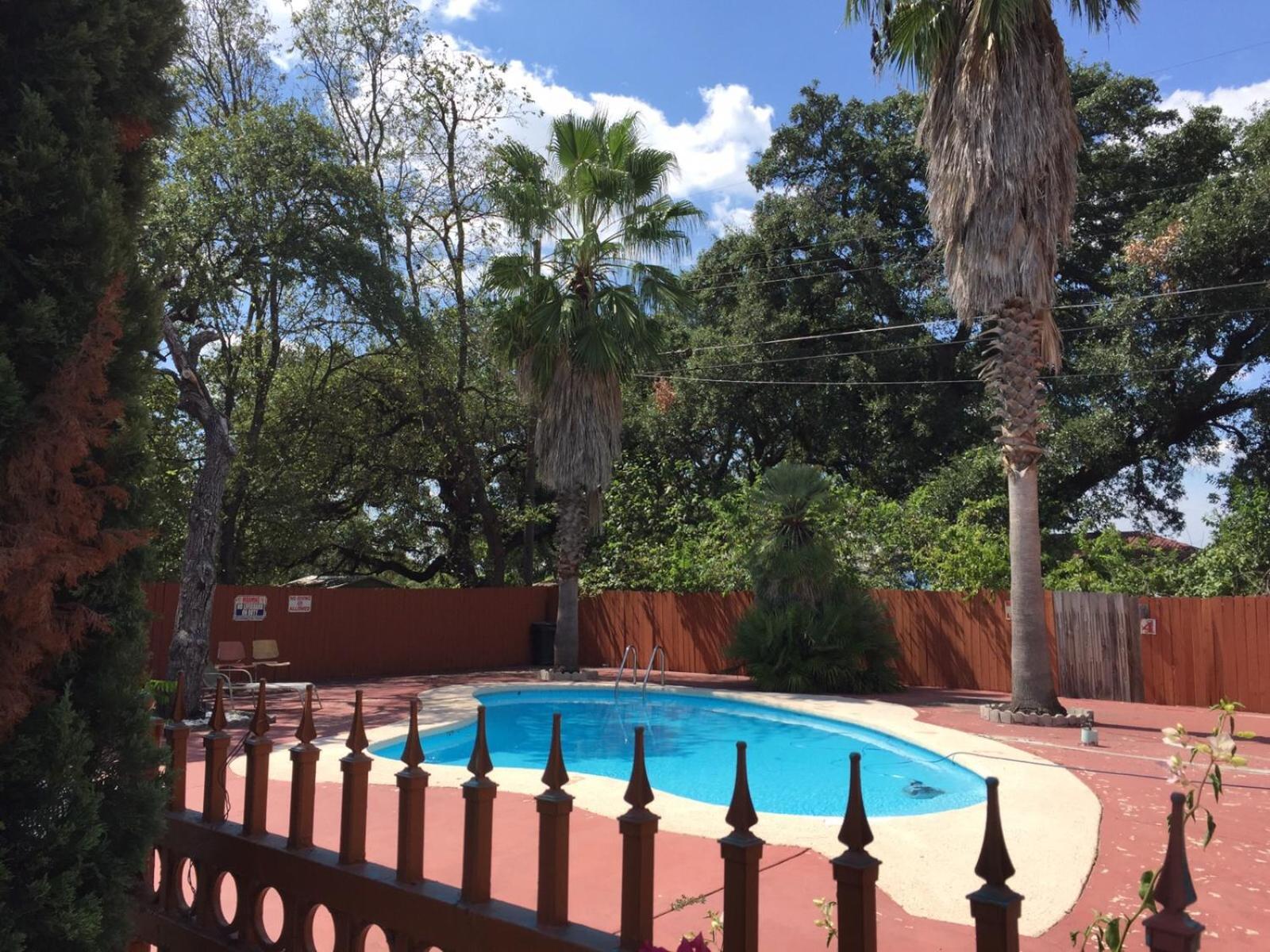 Walnut Forest Hotel 3*
