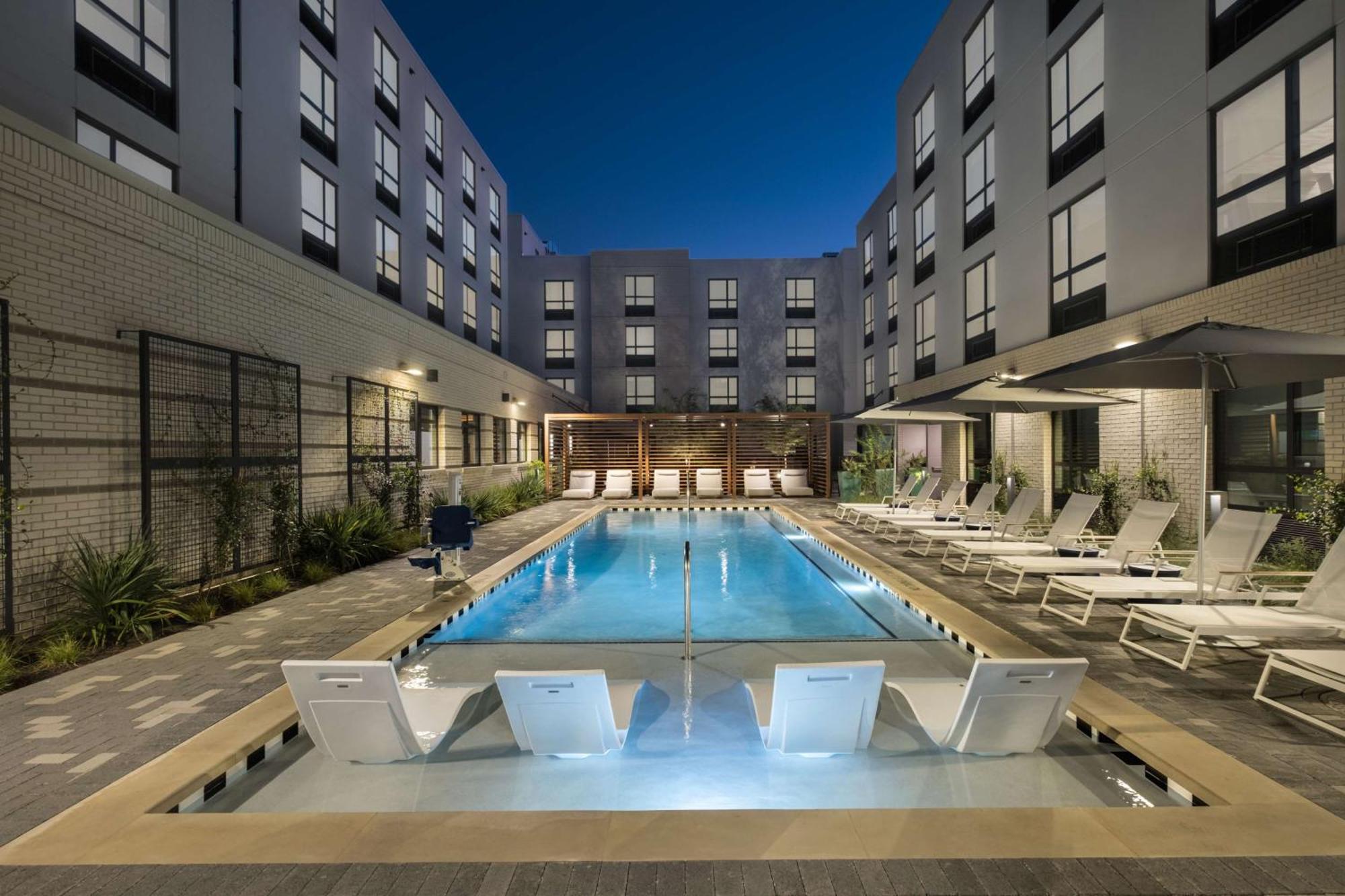 Hotel Hampton By Hilton East - Near Ut And Capitol 3*