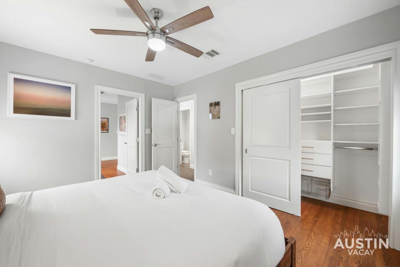 Near Ut Pet Friendly W Parking 3br 2.5ba In Walkable Area By Vacay Holiday home Austin