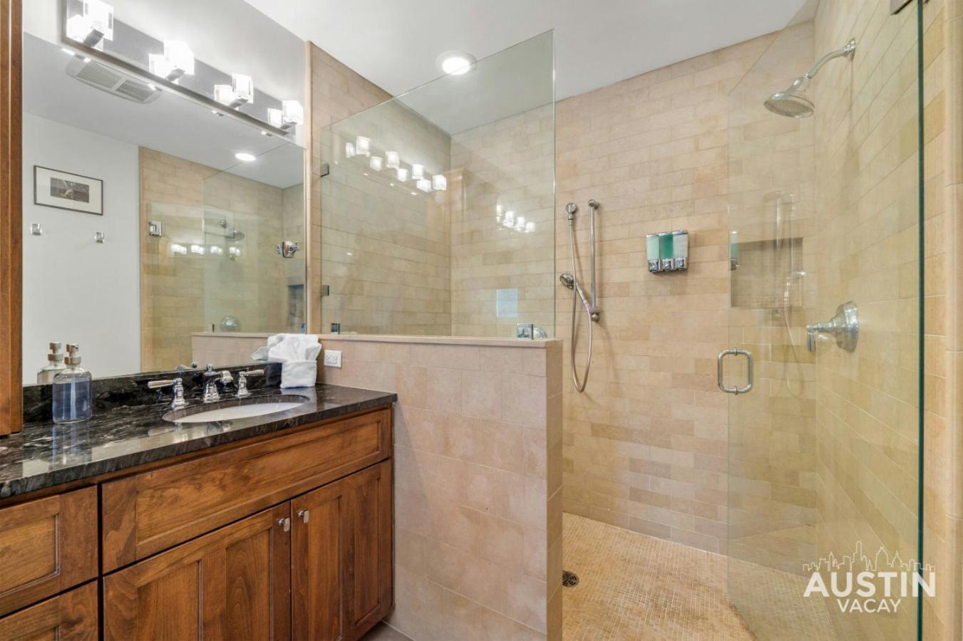 Near Ut Pet Friendly W Parking 3br 2.5ba In Walkable Area By Vacay Austin