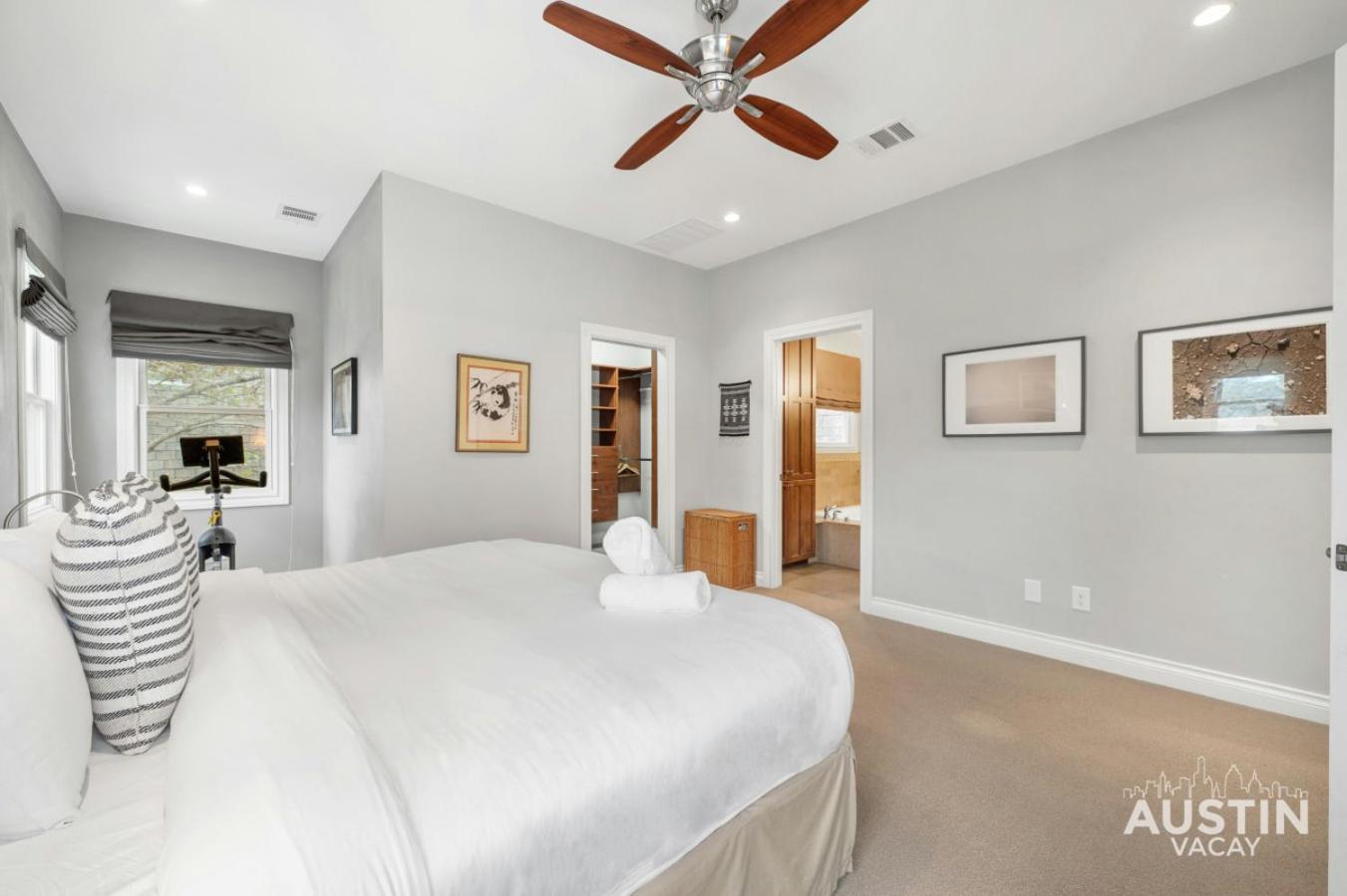 Near Ut Pet Friendly W Parking 3br 2.5ba In Walkable Area By Vacay