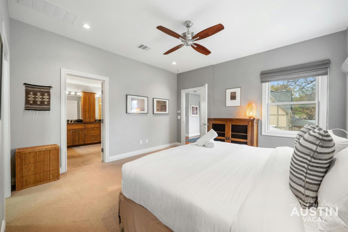 Near Ut Pet Friendly W Parking 3br 2.5ba In Walkable Area By Vacay Holiday home Austin