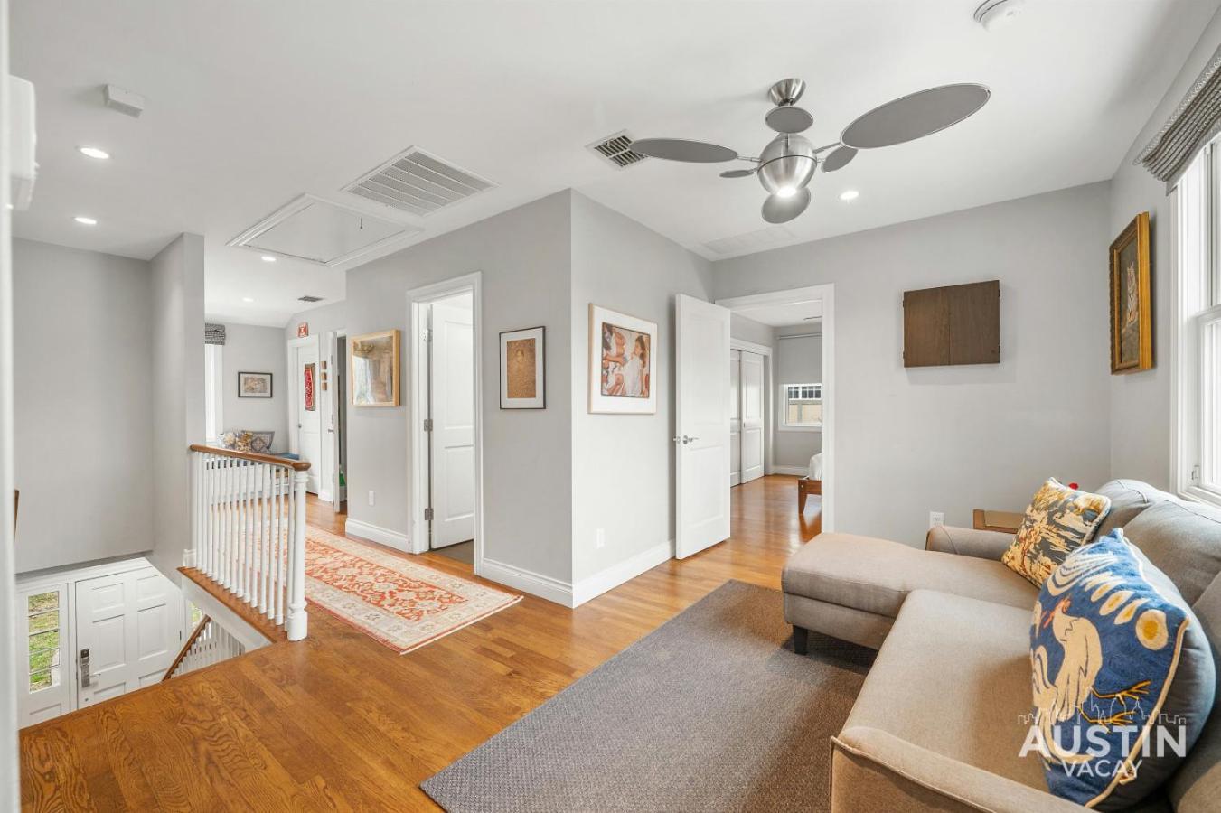 Near Ut Pet Friendly W Parking 3br 2.5ba In Walkable Area By Vacay Austin