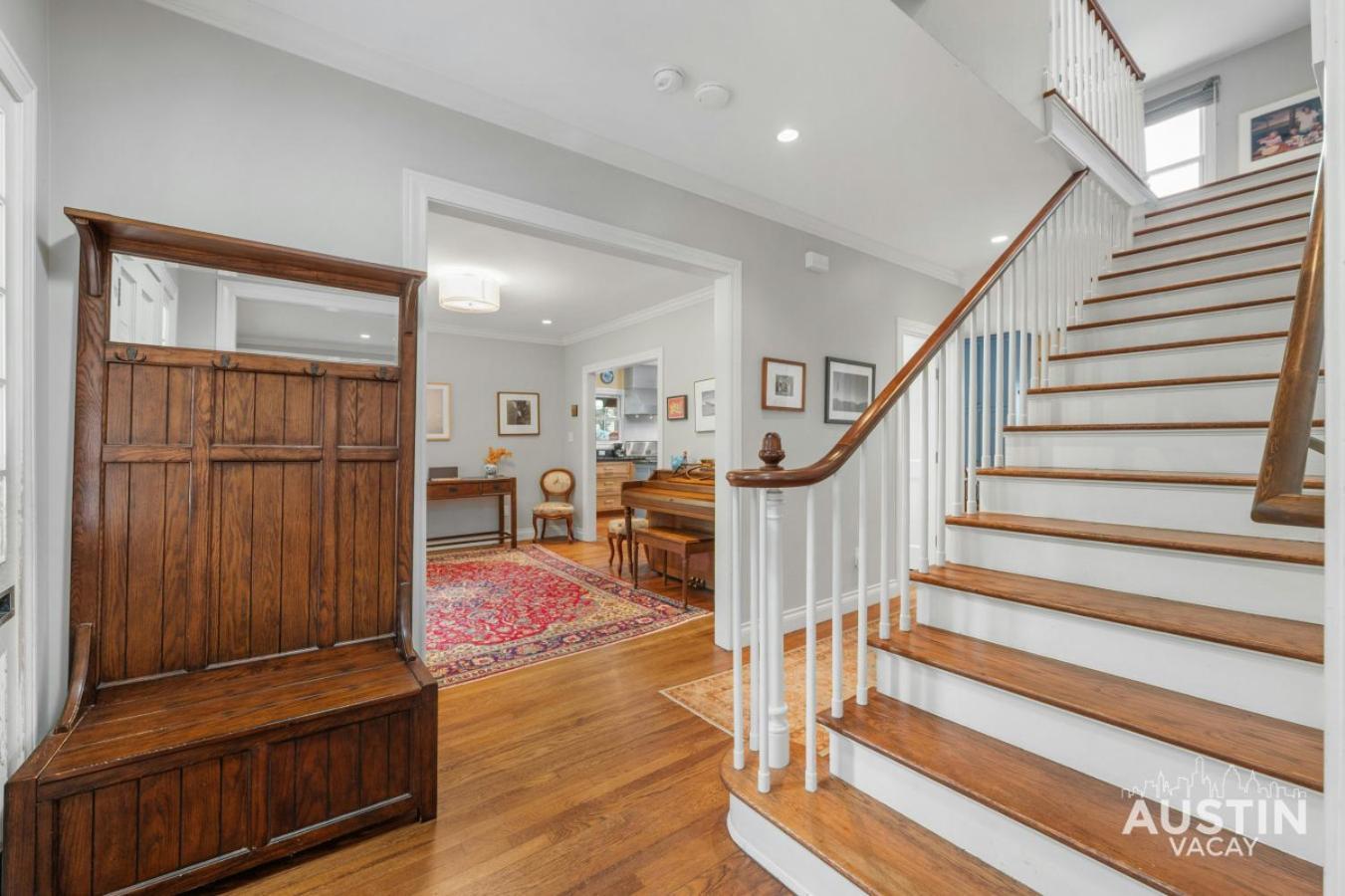 Holiday home Near Ut Pet Friendly W Parking 3br 2.5ba In Walkable Area By Vacay Austin