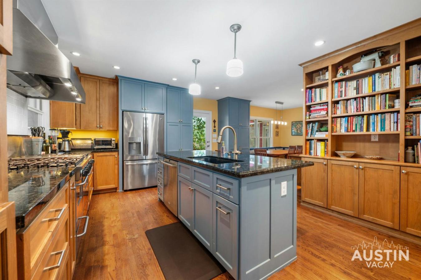 Holiday home Near Ut Pet Friendly W Parking 3br 2.5ba In Walkable Area By Vacay Austin