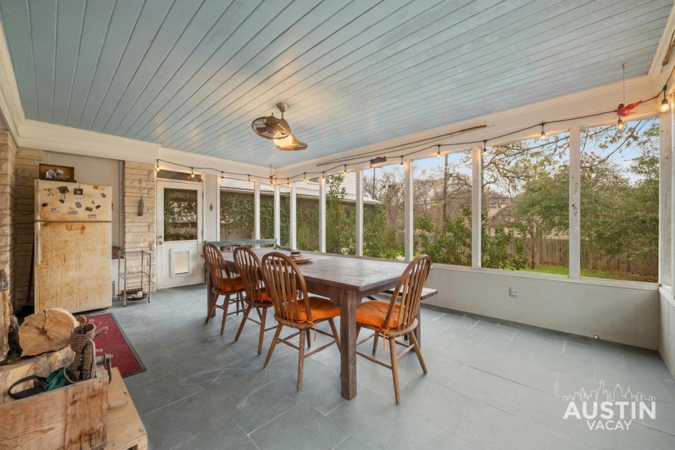 Near Ut Pet Friendly W Parking 3br 2.5ba In Walkable Area By Vacay Holiday home *