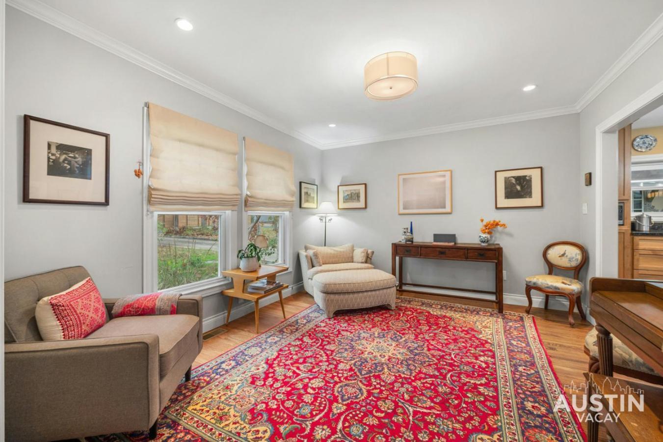 Holiday home Near Ut Pet Friendly W Parking 3br 2.5ba In Walkable Area By Vacay Austin
