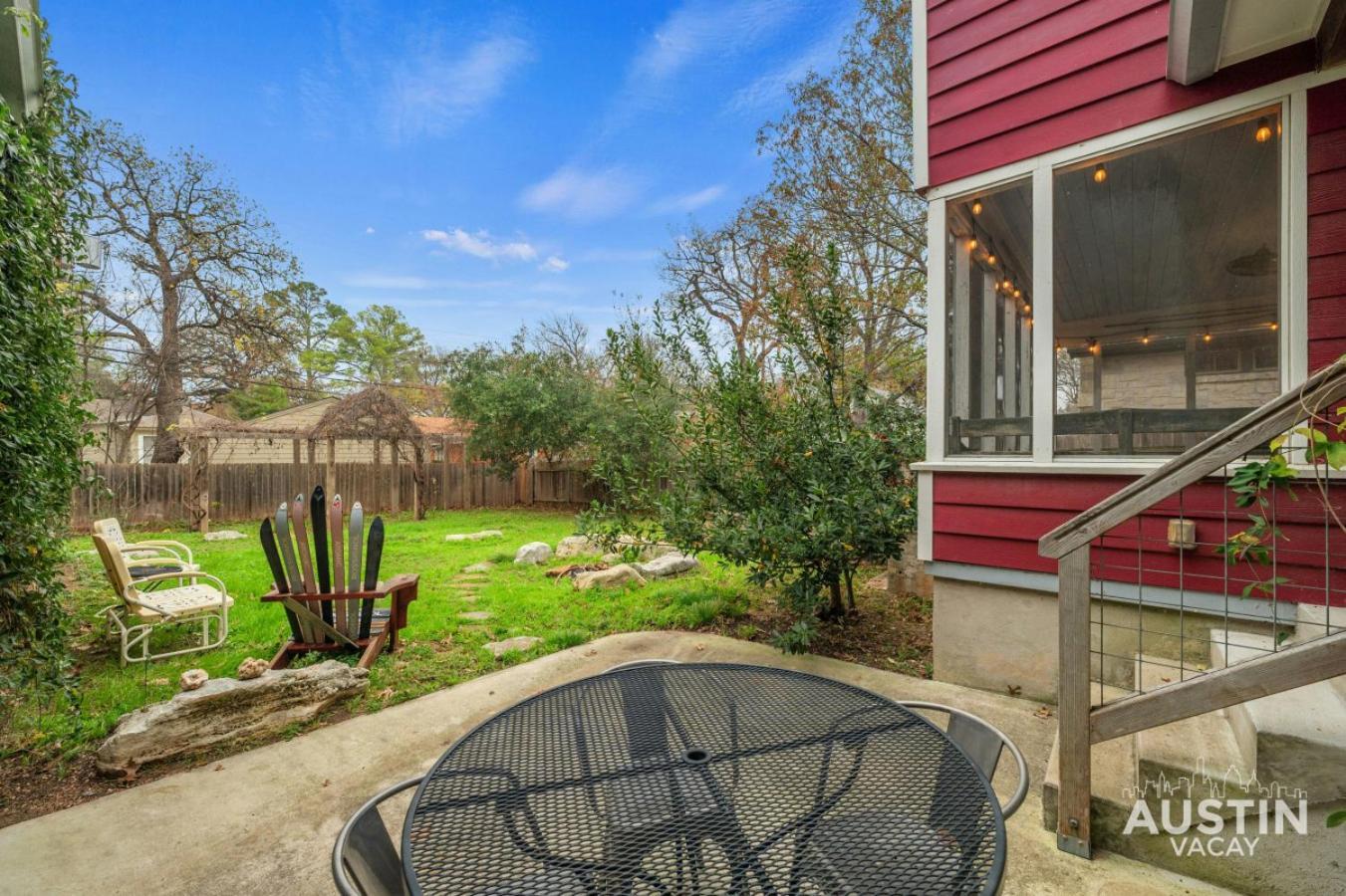 Holiday home Near Ut Pet Friendly W Parking 3br 2.5ba In Walkable Area By Vacay