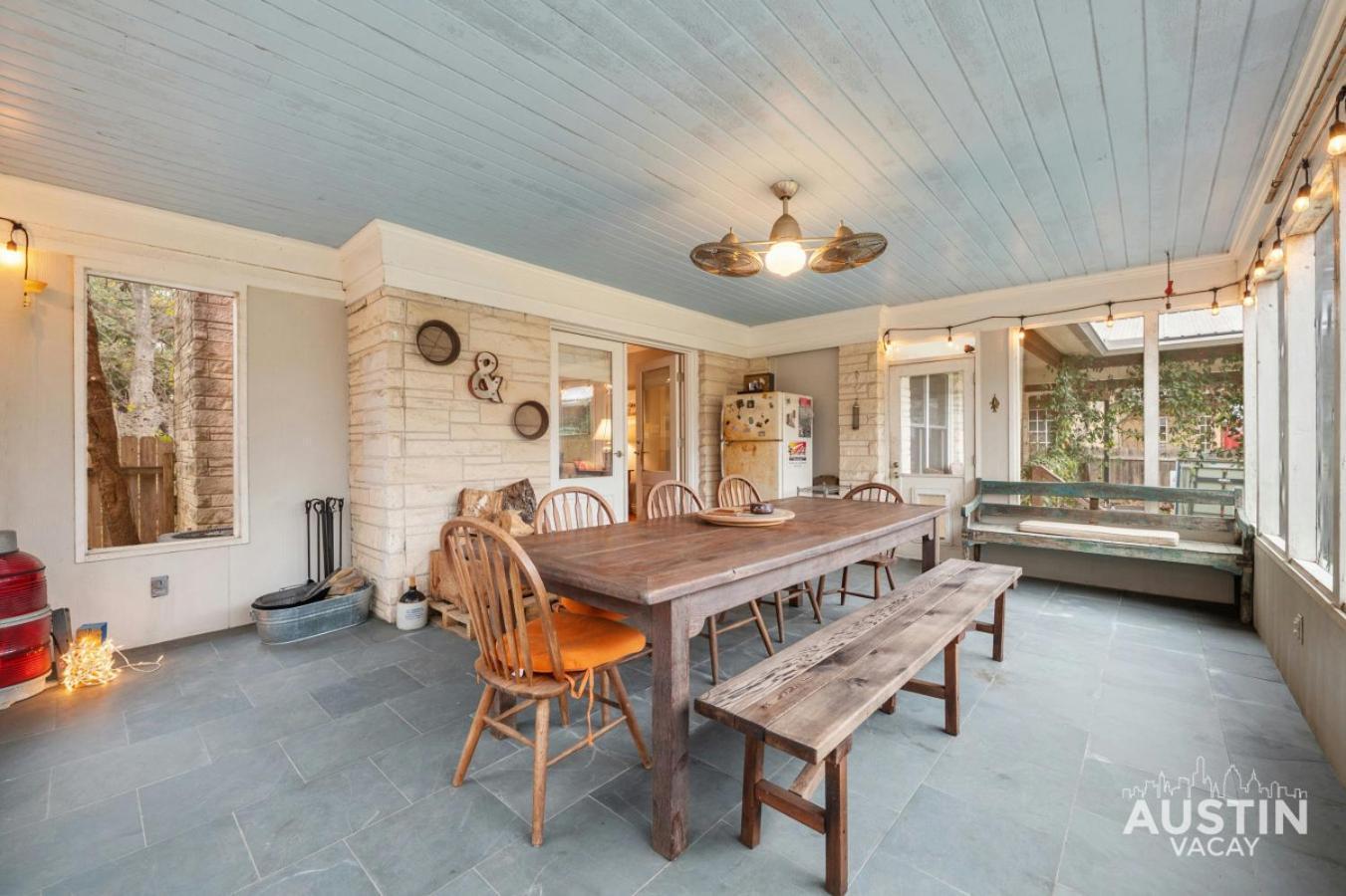 Holiday home Near Ut Pet Friendly W Parking 3br 2.5ba In Walkable Area By Vacay *