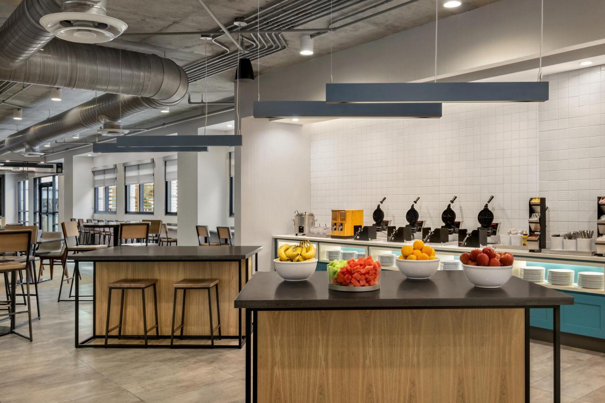 Hotel Hampton By Hilton East - Near Ut And Capitol 3*