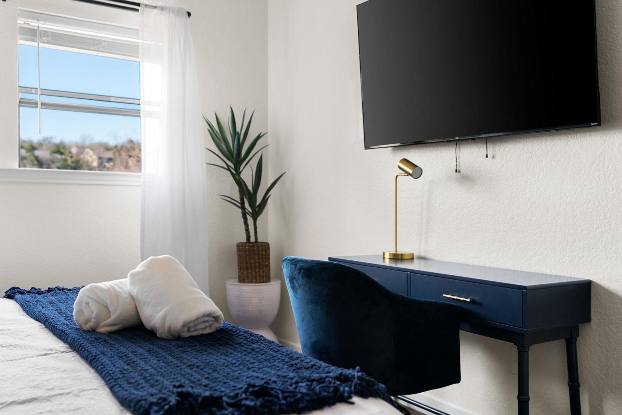 Hillside 3br King-close To Dt Domain And Q2 Austin
