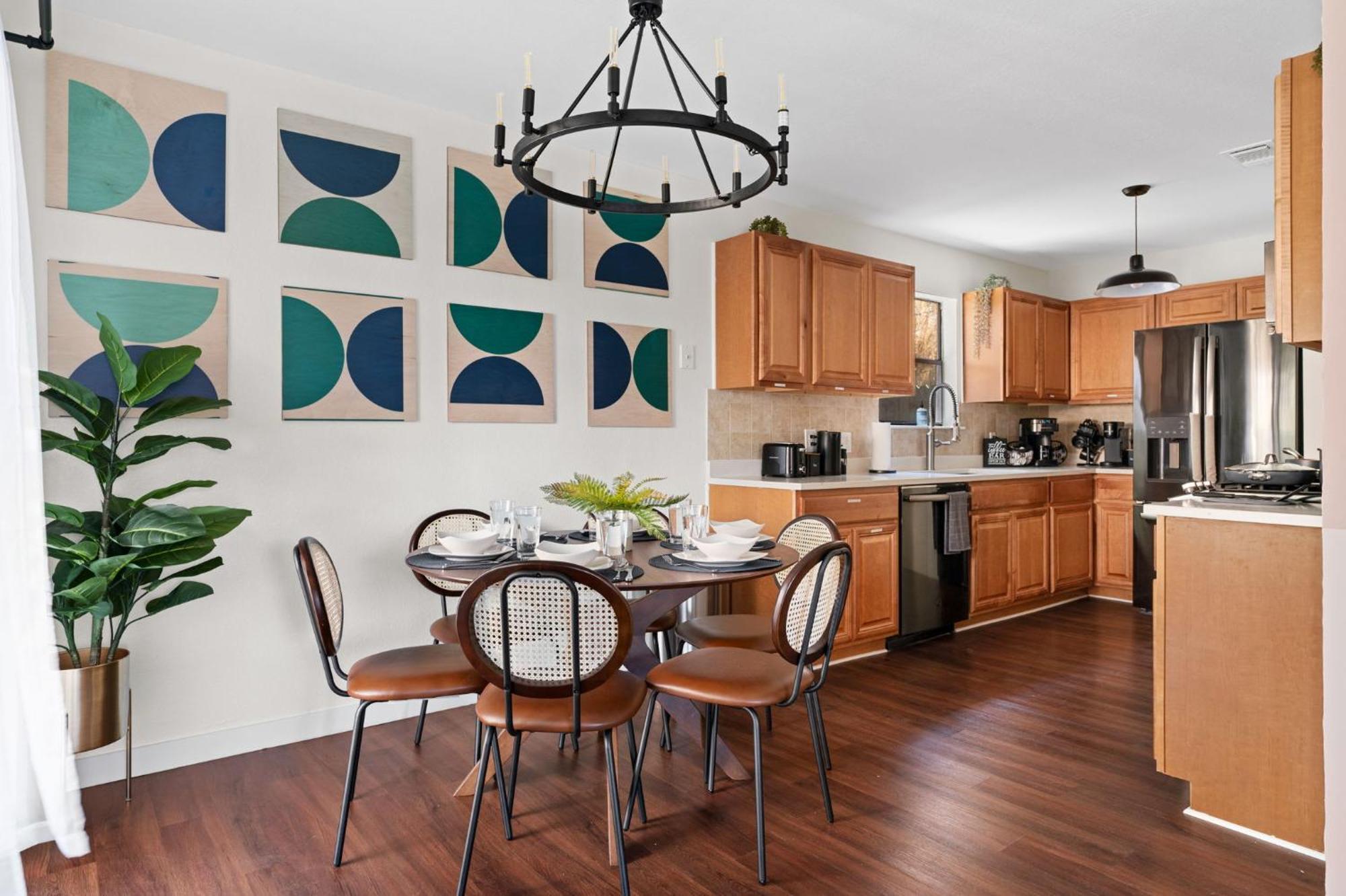 Hillside 3br King-close To Dt Domain And Q2 Apartment *