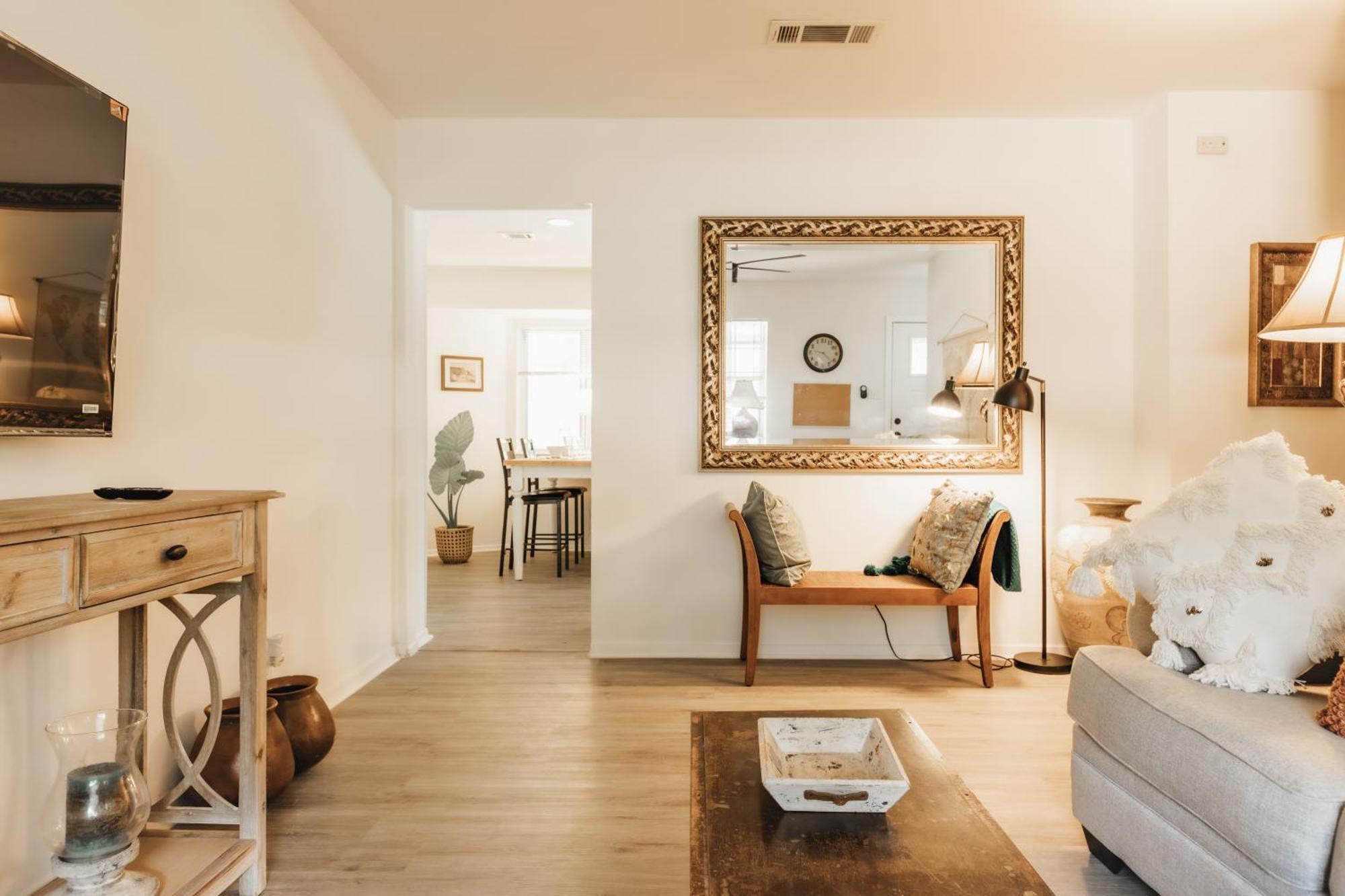 Garden Oasis With Cowboy Pool, & Movie Nights By Soco Holiday home *