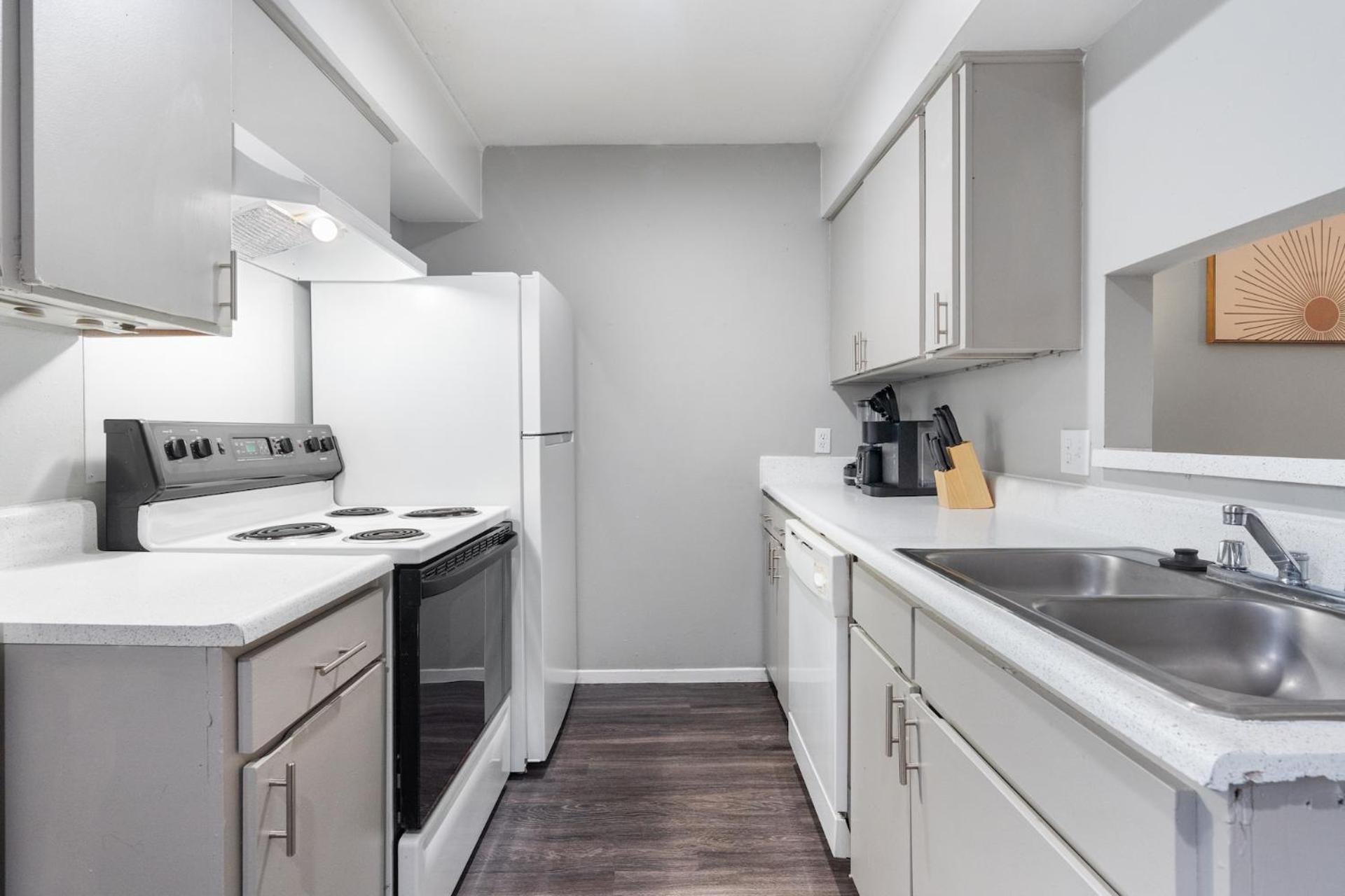 Furnished In Hydepark Apartment