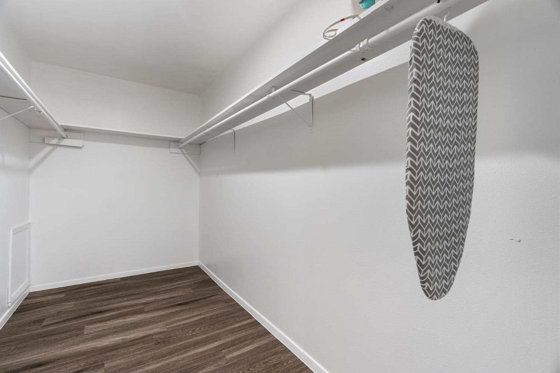 Furnished In Hydepark *