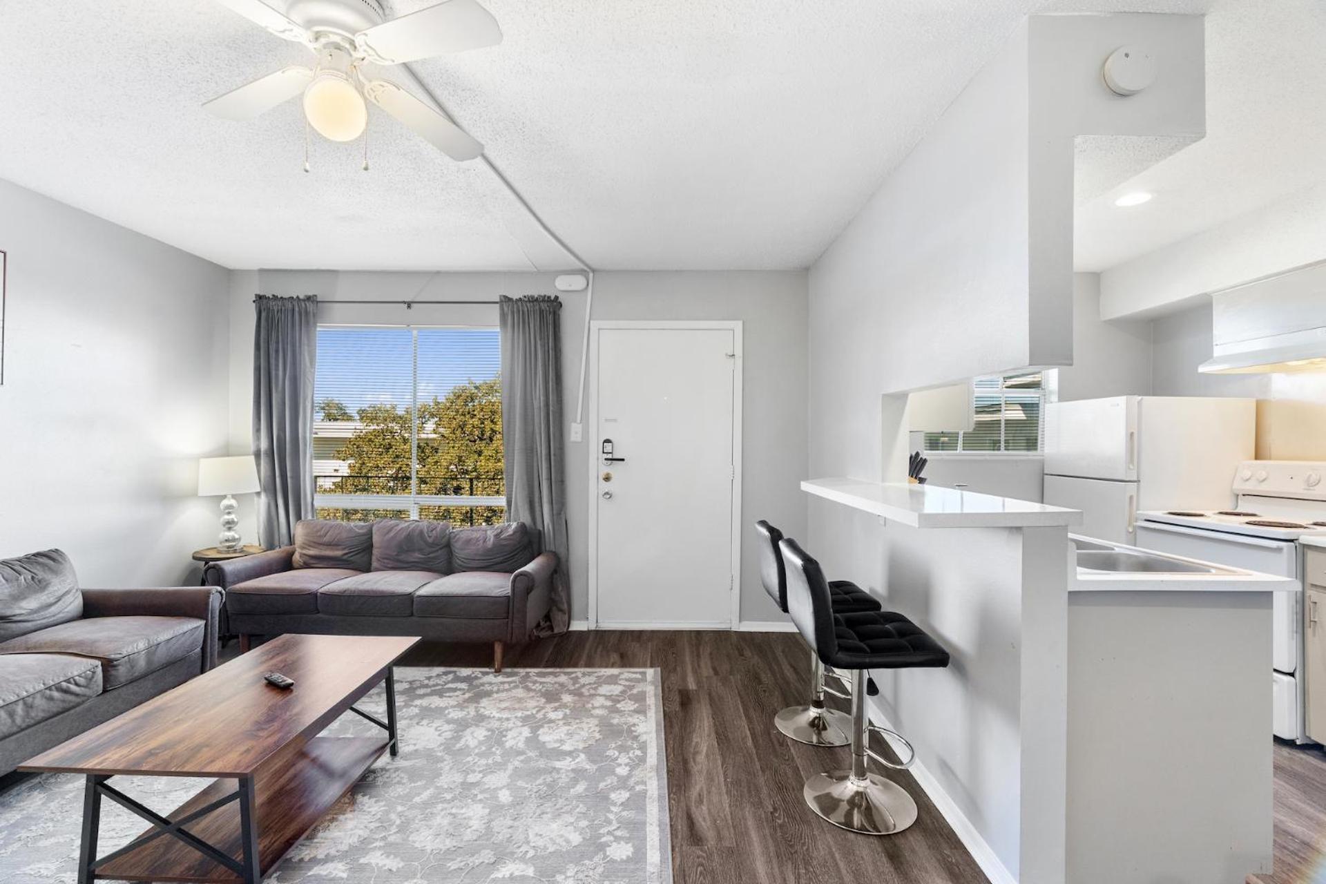 Furnished In Hydepark *