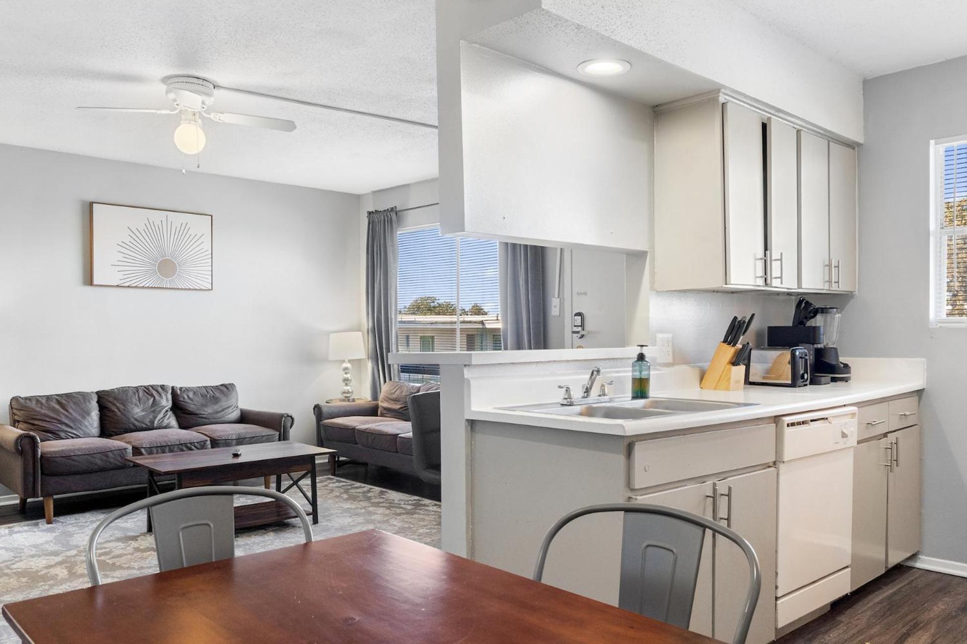 Furnished In Hydepark