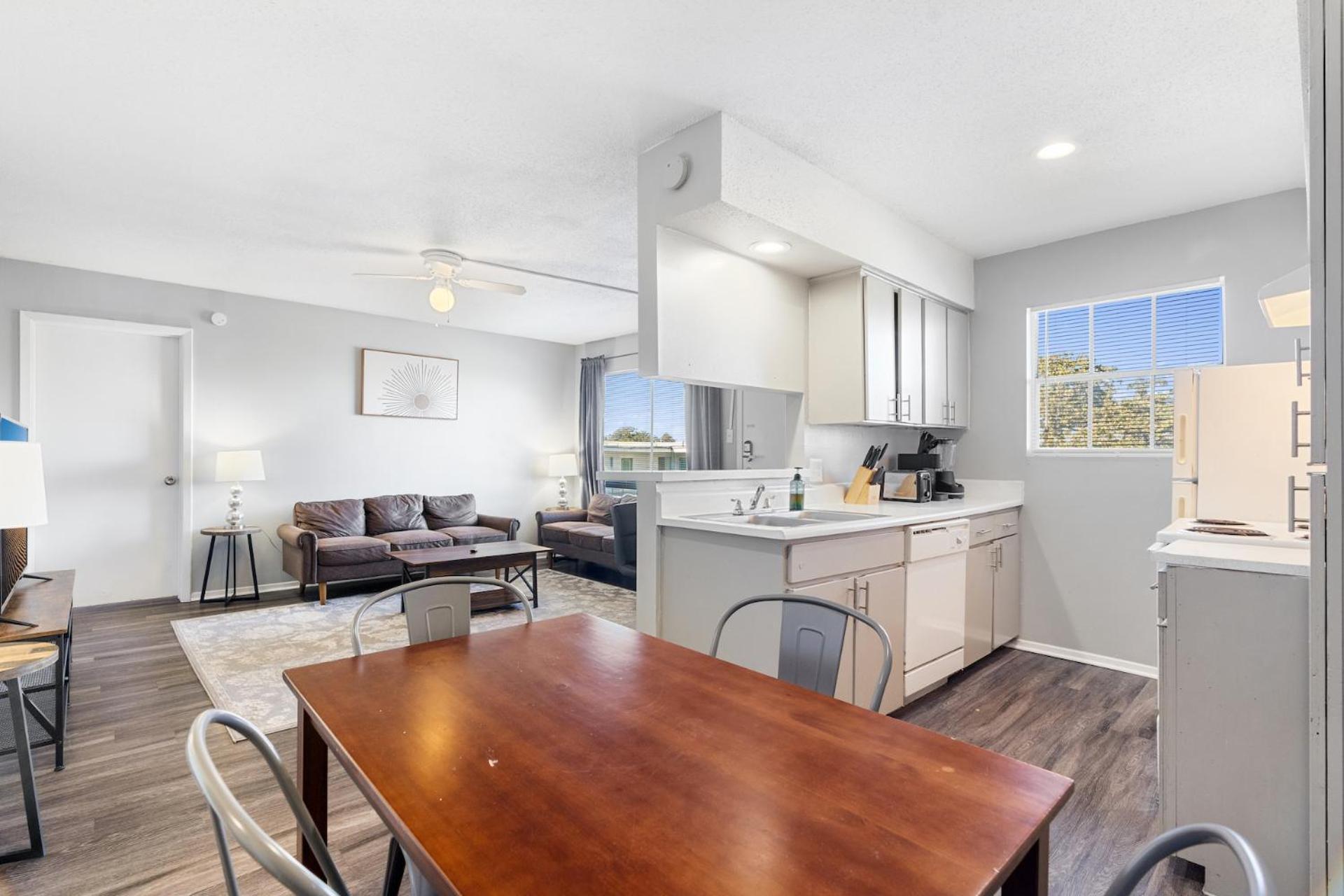 Furnished In Hydepark Apartment