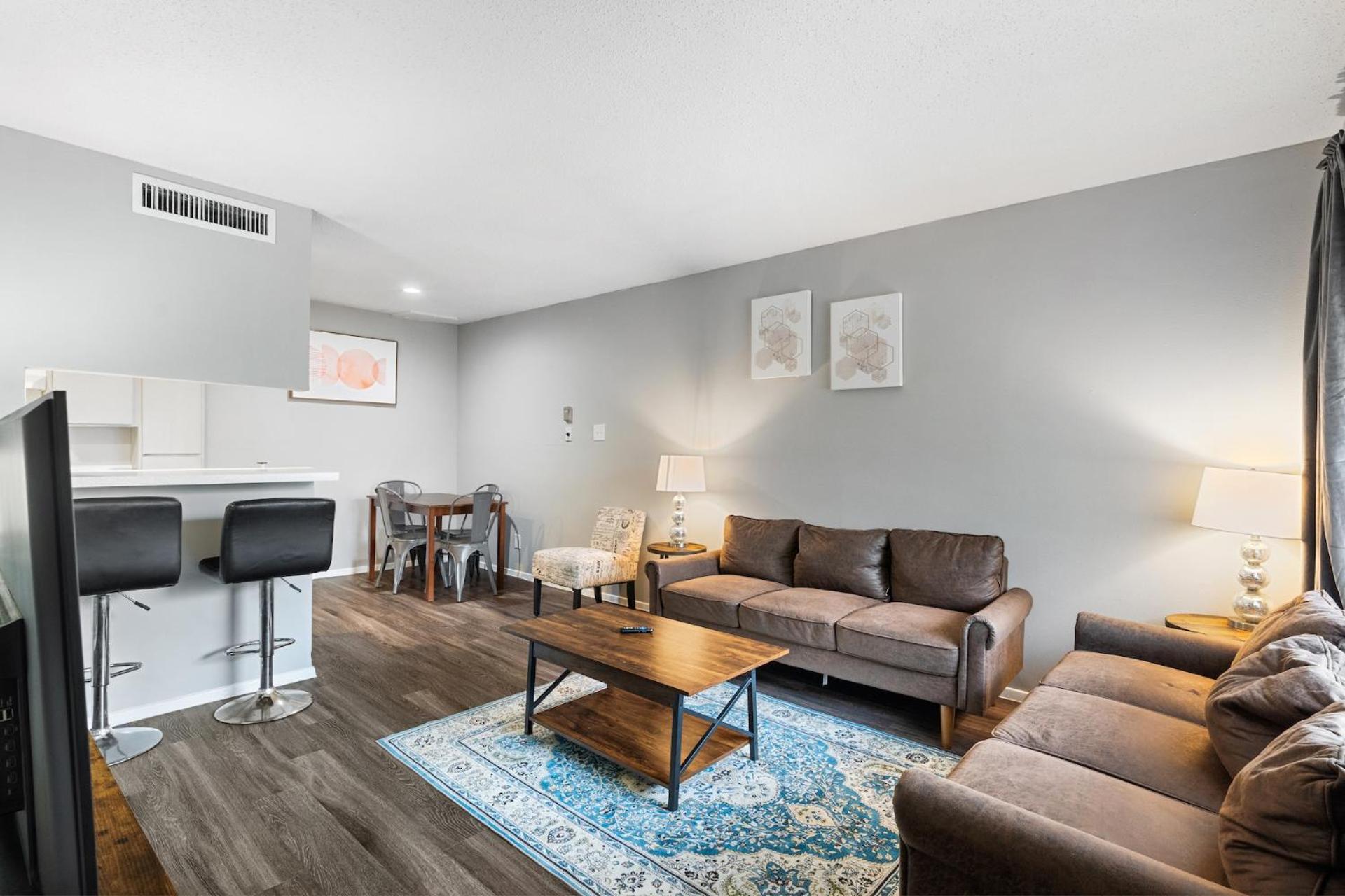 Furnished In Hydepark *