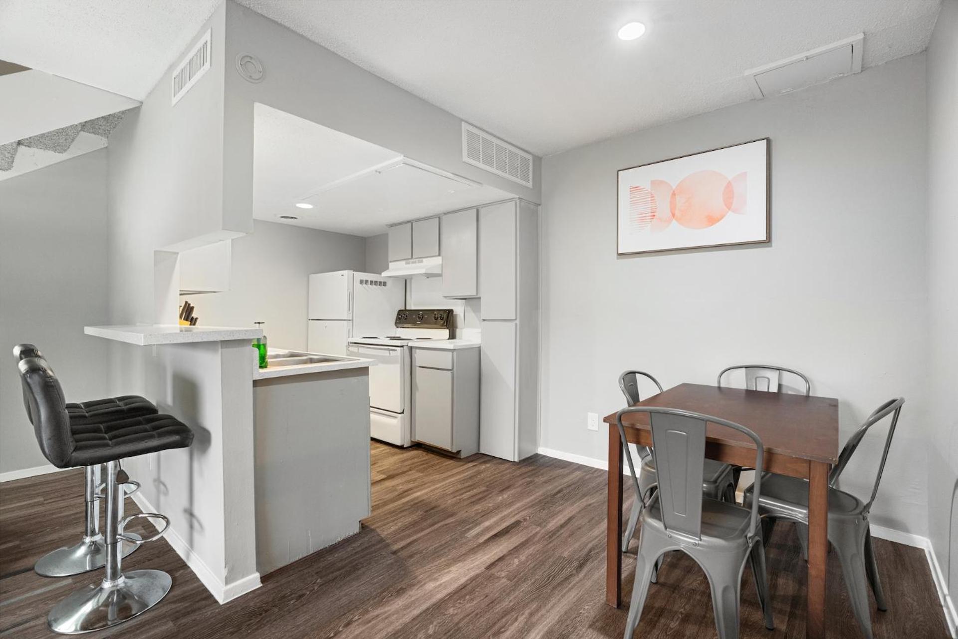 Furnished In Hydepark Apartment