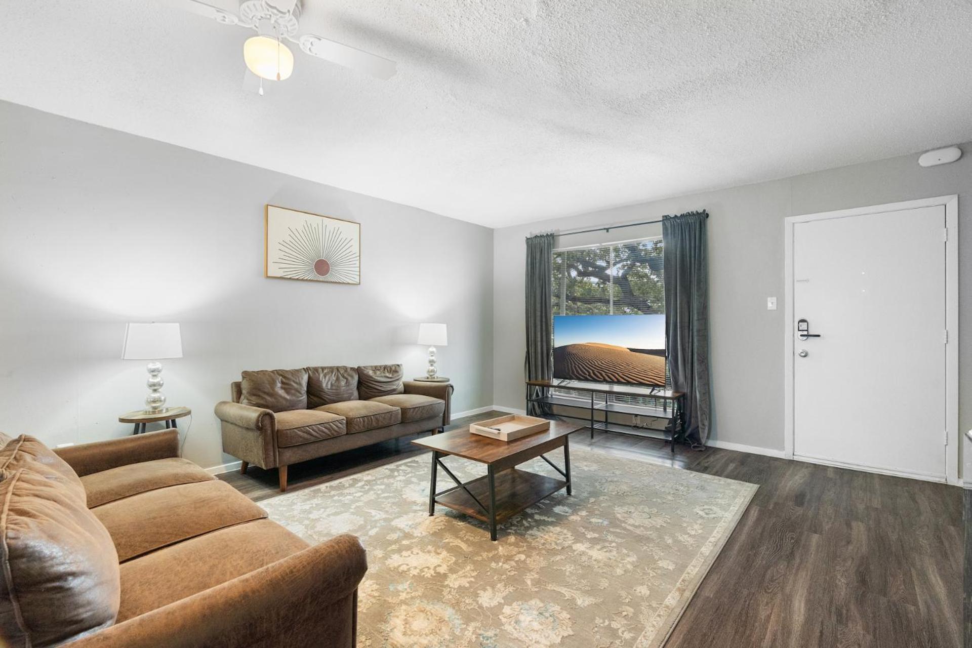 Furnished In Hydepark Apartment *