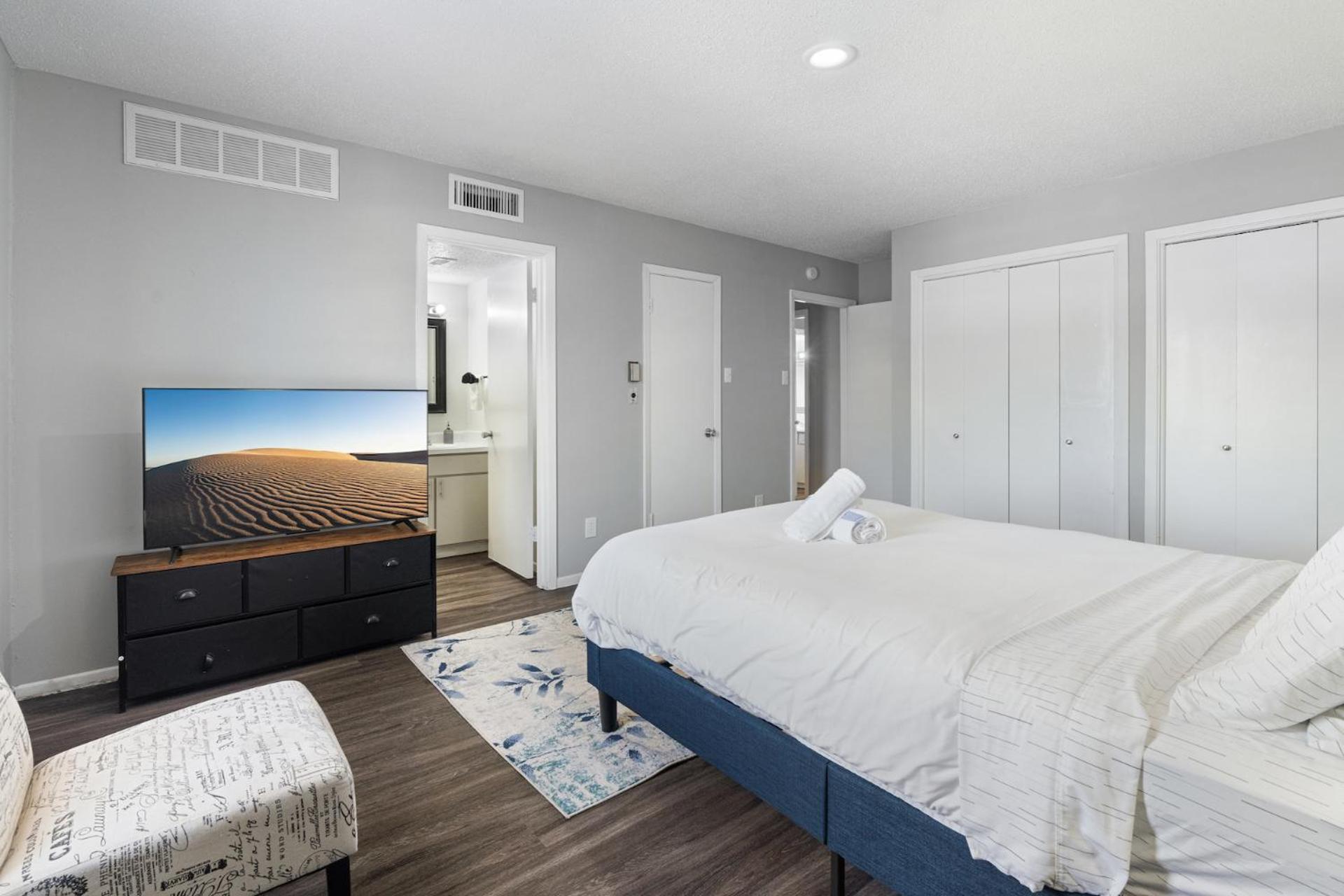 Furnished In Hydepark