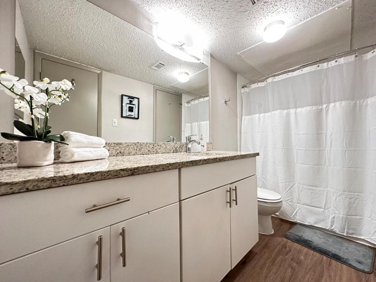 Stylish 1 Bedroom At Sola, 5 Minutes To Downtown Apartment