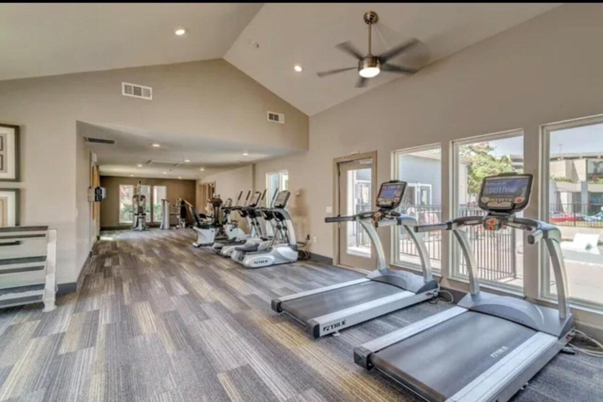Stylish 1 Bedroom At Sola, 5 Minutes To Downtown *
