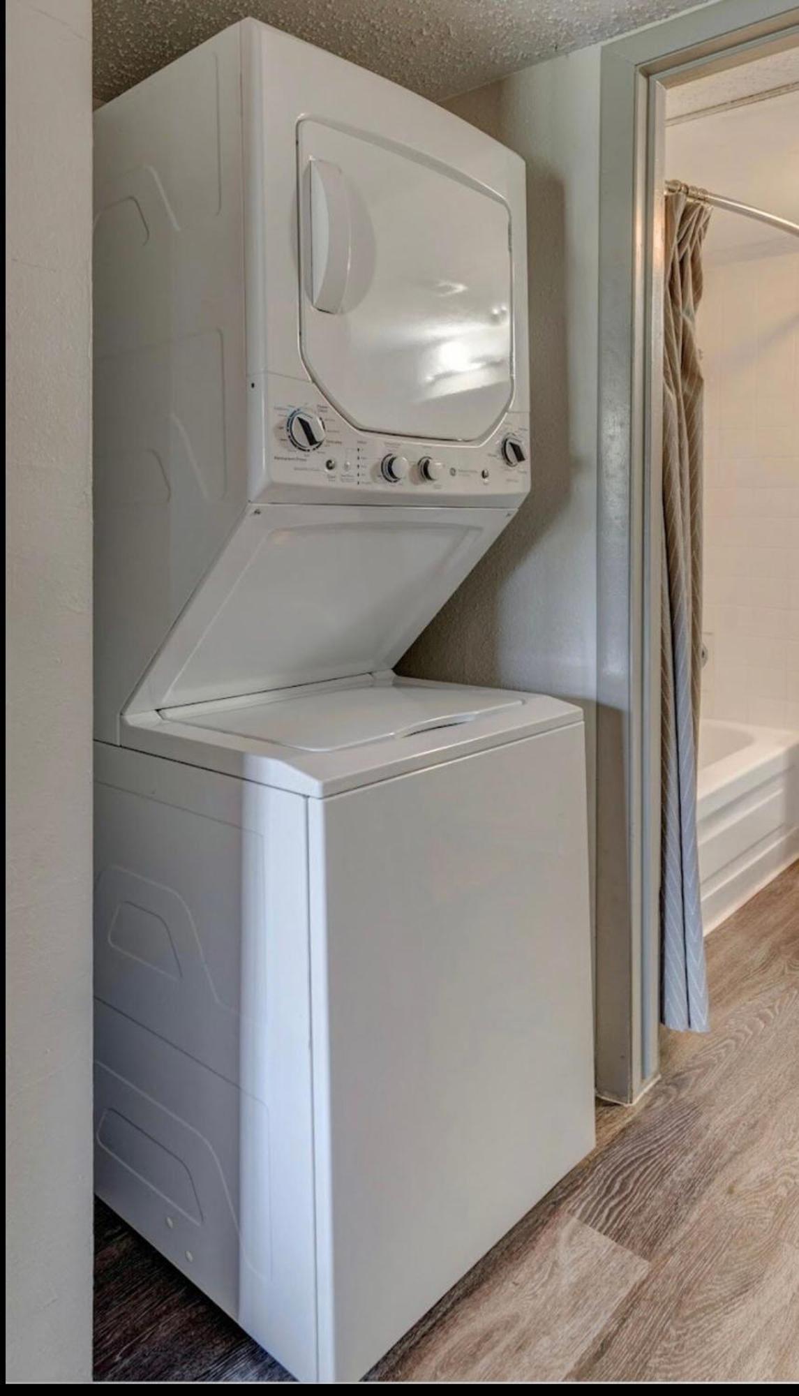 Stylish 1 Bedroom At Sola, 5 Minutes To Downtown Apartment