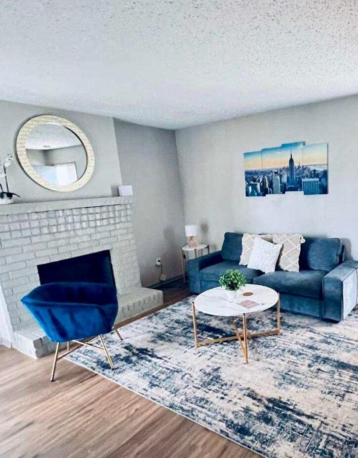 Stylish 1 Bedroom At Sola, 5 Minutes To Downtown Apartment *